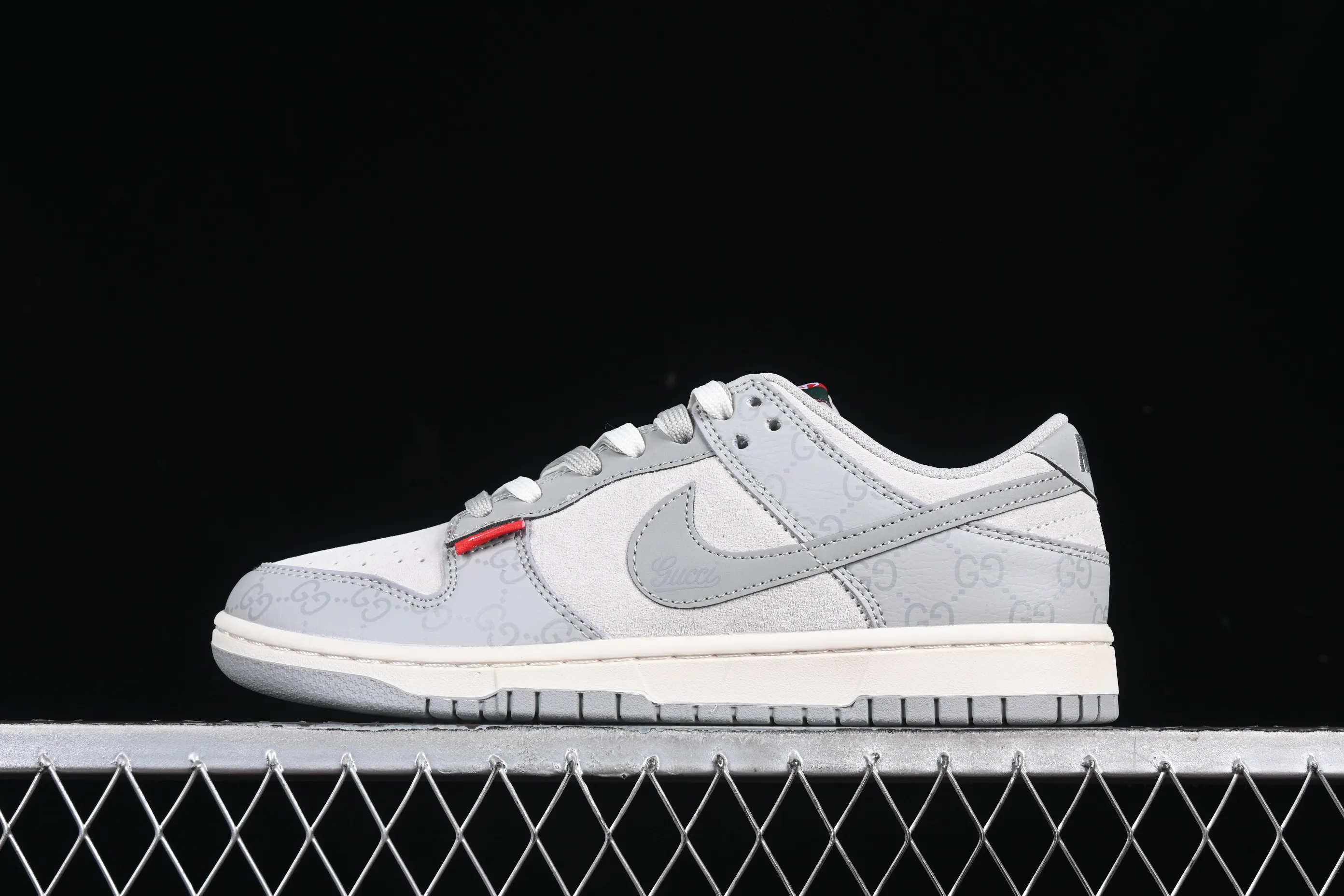 All categories Nk SB Dunk Series Nk SB Dunk Low High-end customized low-top sneakers Nk SB Dunk Low Gucci co-branded Dark pattern gray hook Anniversary high-end customized low-top casual sneakers DM6868-013